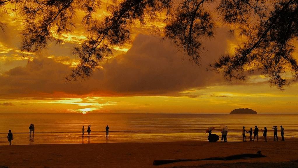 Tanjung Aru Beach sunset