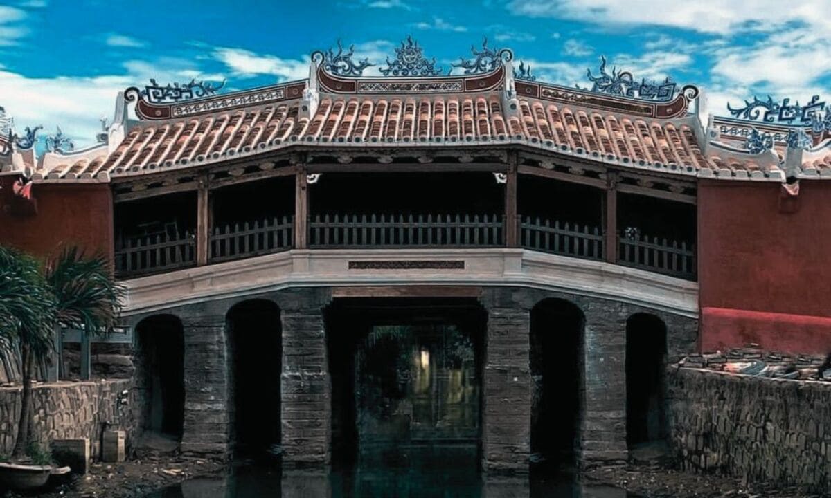 Japanese Covered Bridge (Chùa Cầu)